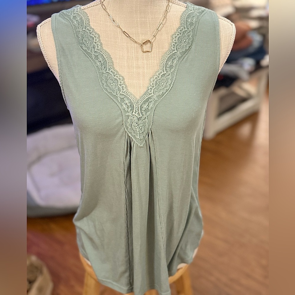 🌼BOGO50%🌼 🆕🌿JODIFL: SAGE Lace Stretchy Tank SMALL